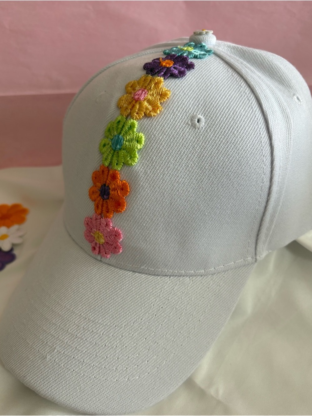 WHITE NEW 🌼 Women’s Pastel Daisy Adjustable Baseball Hat Boutique Style